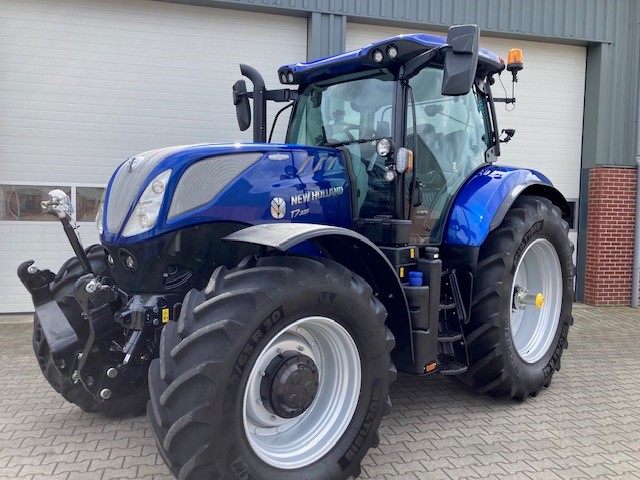 Aflevering 2023: <br/> New Holland T.225 AC