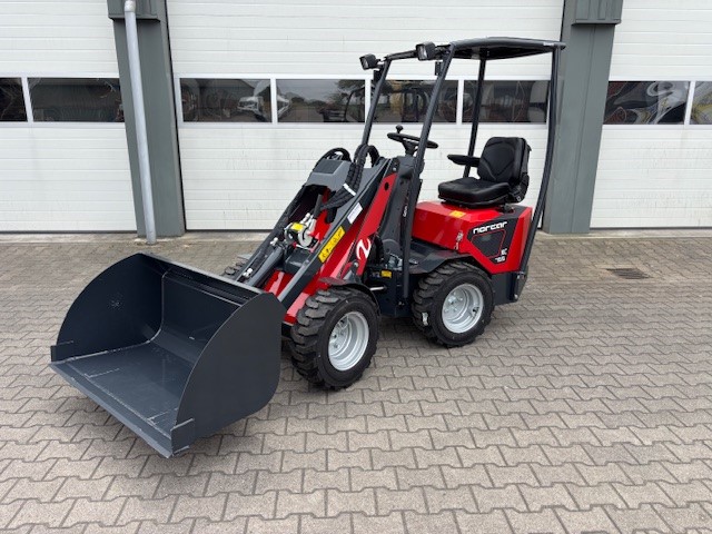 Aflevering 2025: <br/>Norcar 755XC Easy Drive miniloader met grondbak